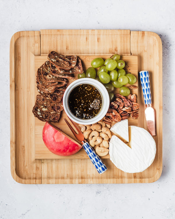 Chaude Curry Cheese Board